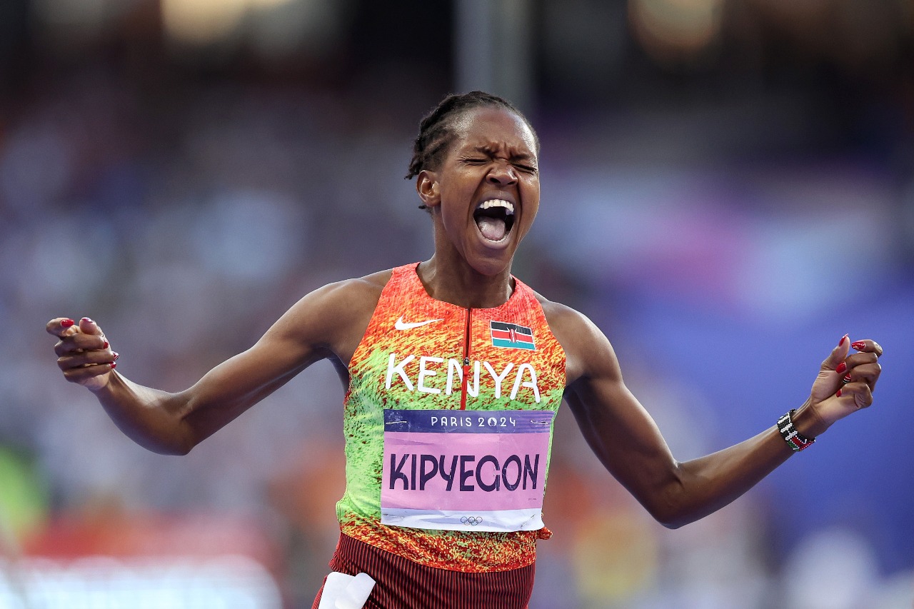 Kipyegon wins record fourth 1500m world title